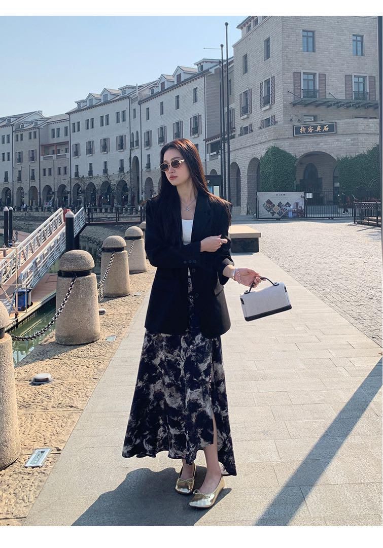 春のお出かけにぴったり♪花柄×スリットロングスカート