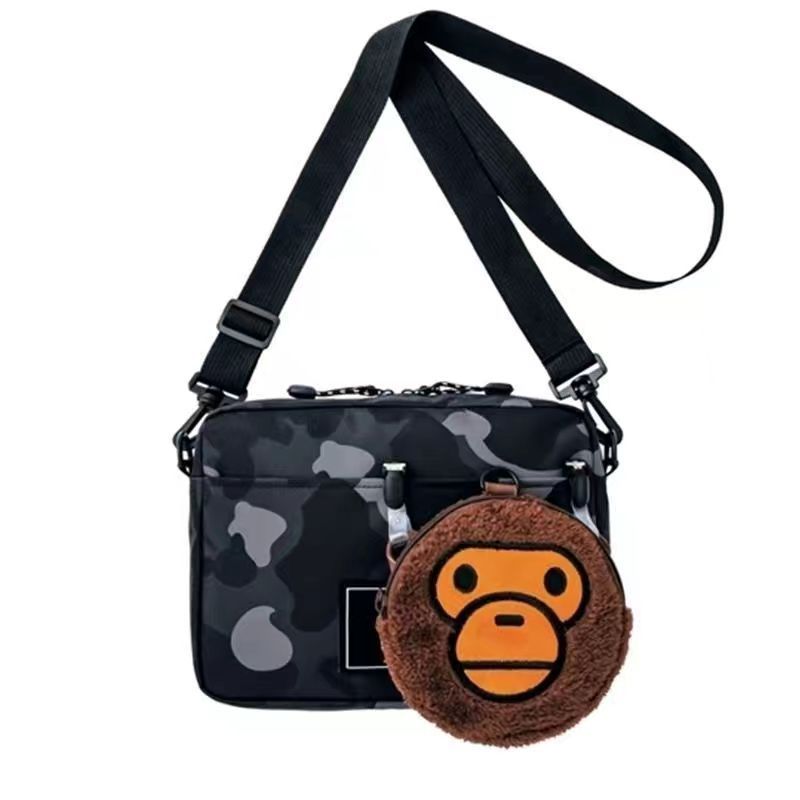 BAPE A BATHING APE ショルダーバッグ 迷彩 ノベルティ カラビナ めいさい マンハッタンポーテージ ショルダーバッグ