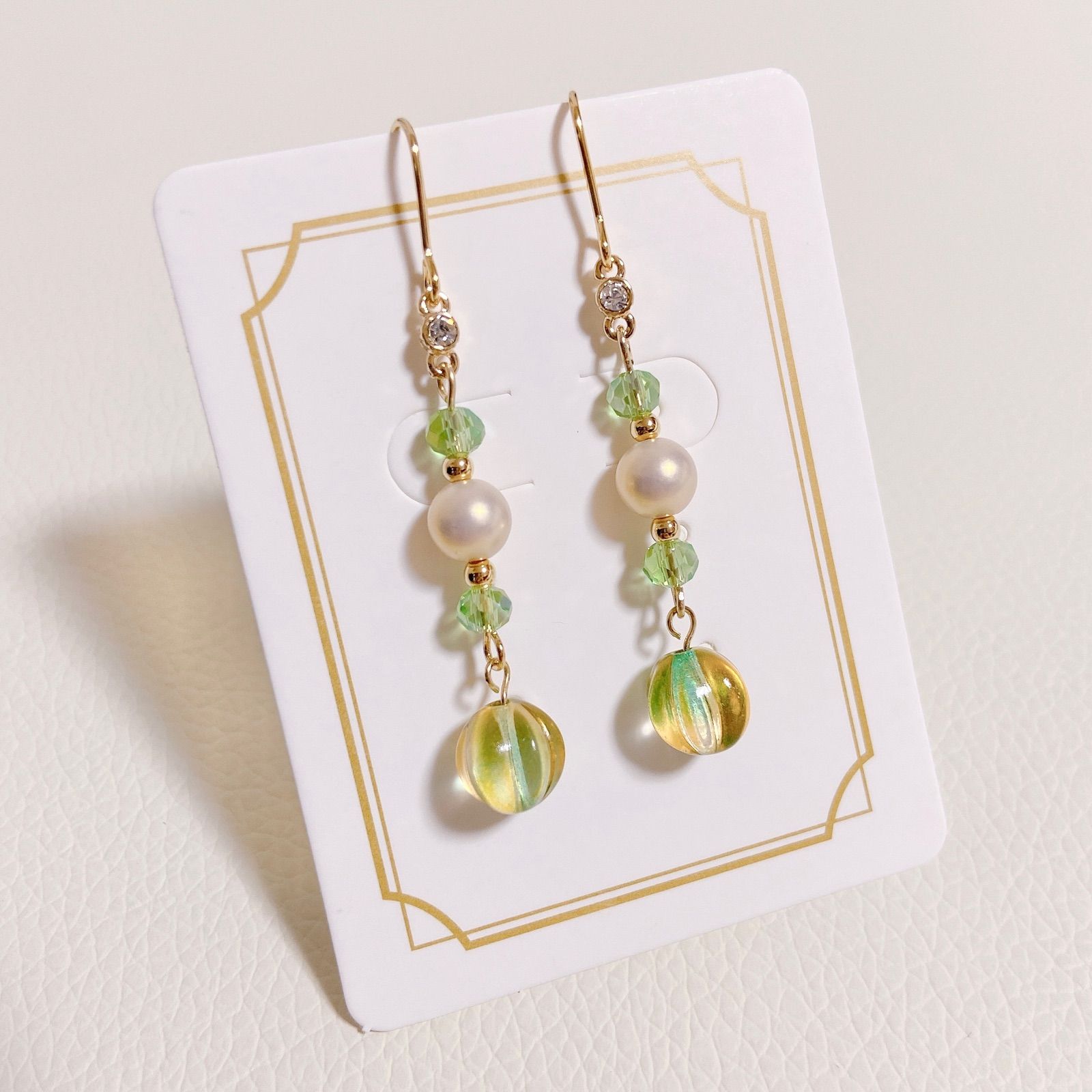 チェコメロンとチェコパールのピアス(p-112)アンティークブラック G チェコ・メロンビーズのピアス アラジン | iichi 日々の暮らしを