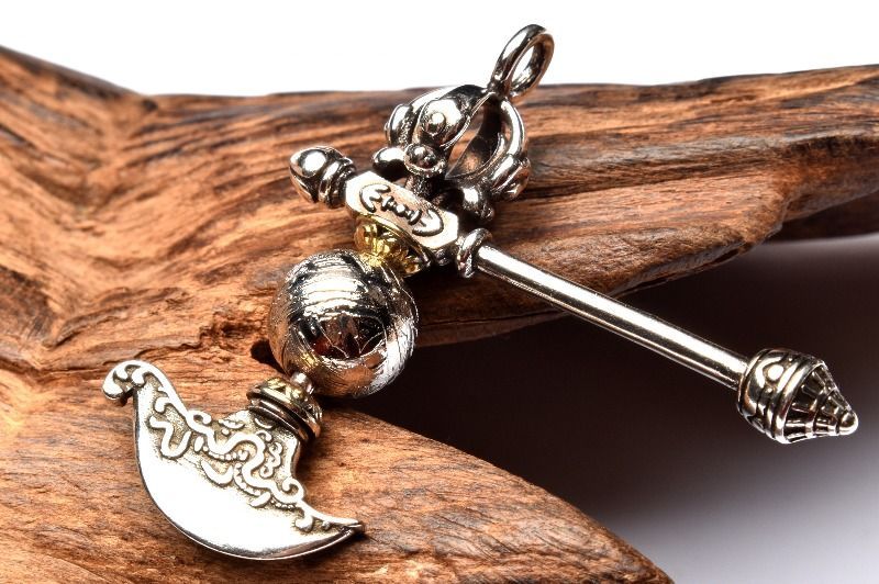 アルタイ隕石(メテオライト) 44x44(丸玉10)mm 鉞刀斧 シルバー