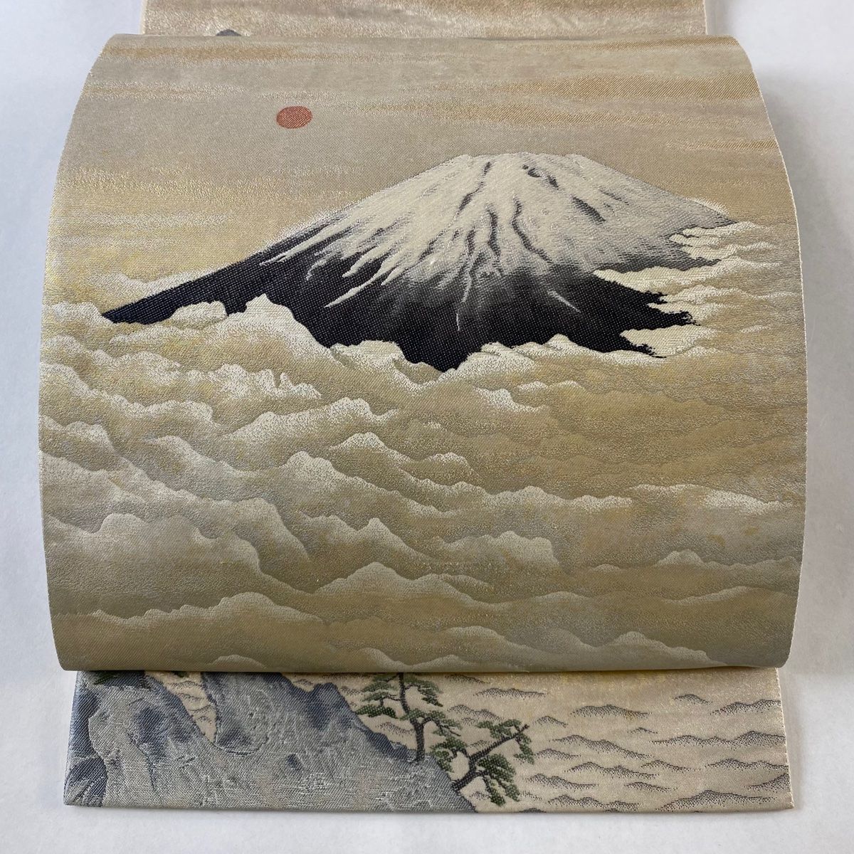 袋帯 横山大観 落款 富士山 雲海 金糸 箔 金色 お太鼓柄 正絹
