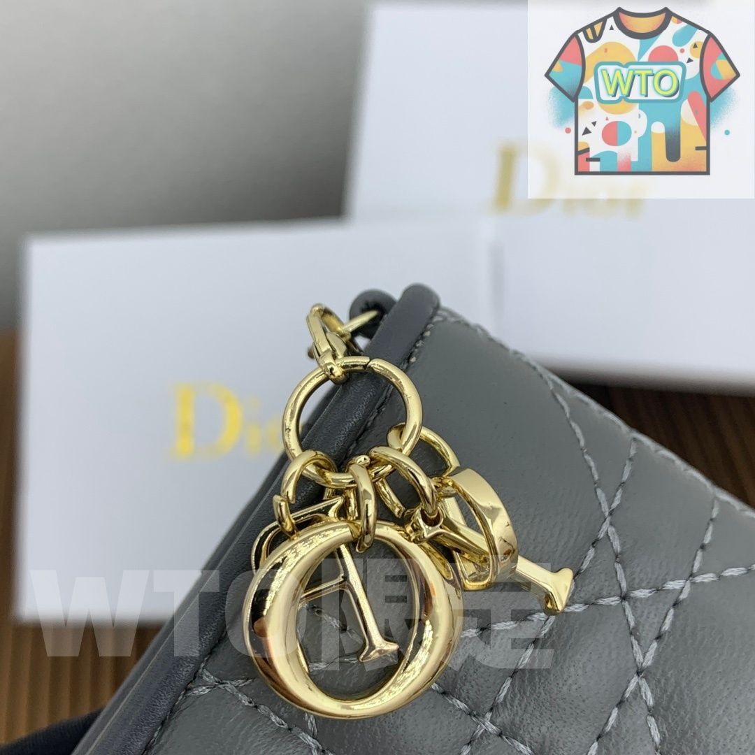 Dior チャーム 未使用 ディオール Dior - Diorチャームの通販 by bee's shop｜ディオールならラクマ
