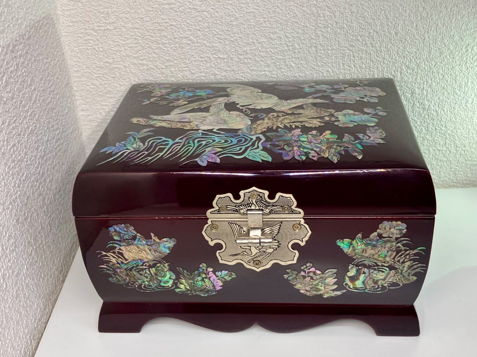 【韓国】伝統　螺鈿細工　貝殻装飾　漆器　オルゴール付き宝石箱　ジュエリーBOX 韓国伝統 螺鈿細工 貝殻装飾 漆器 オルゴール付き 宝石箱