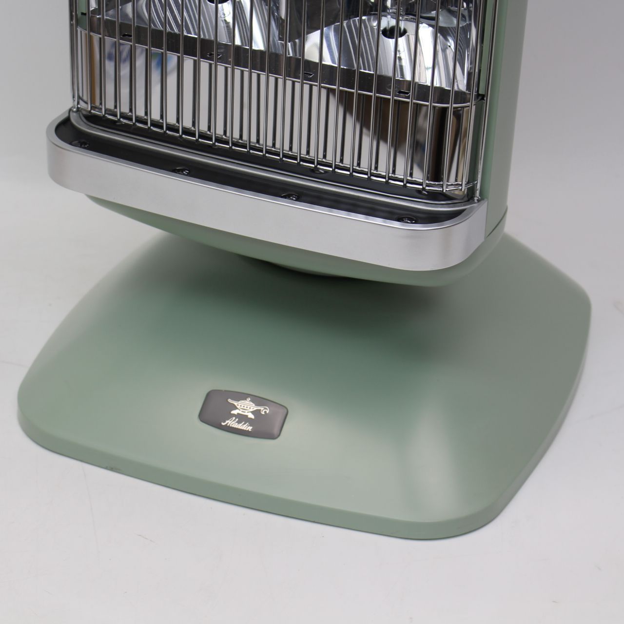 工場 431)【2022年製/極美品/元箱有】アラジン遠赤グラファイト