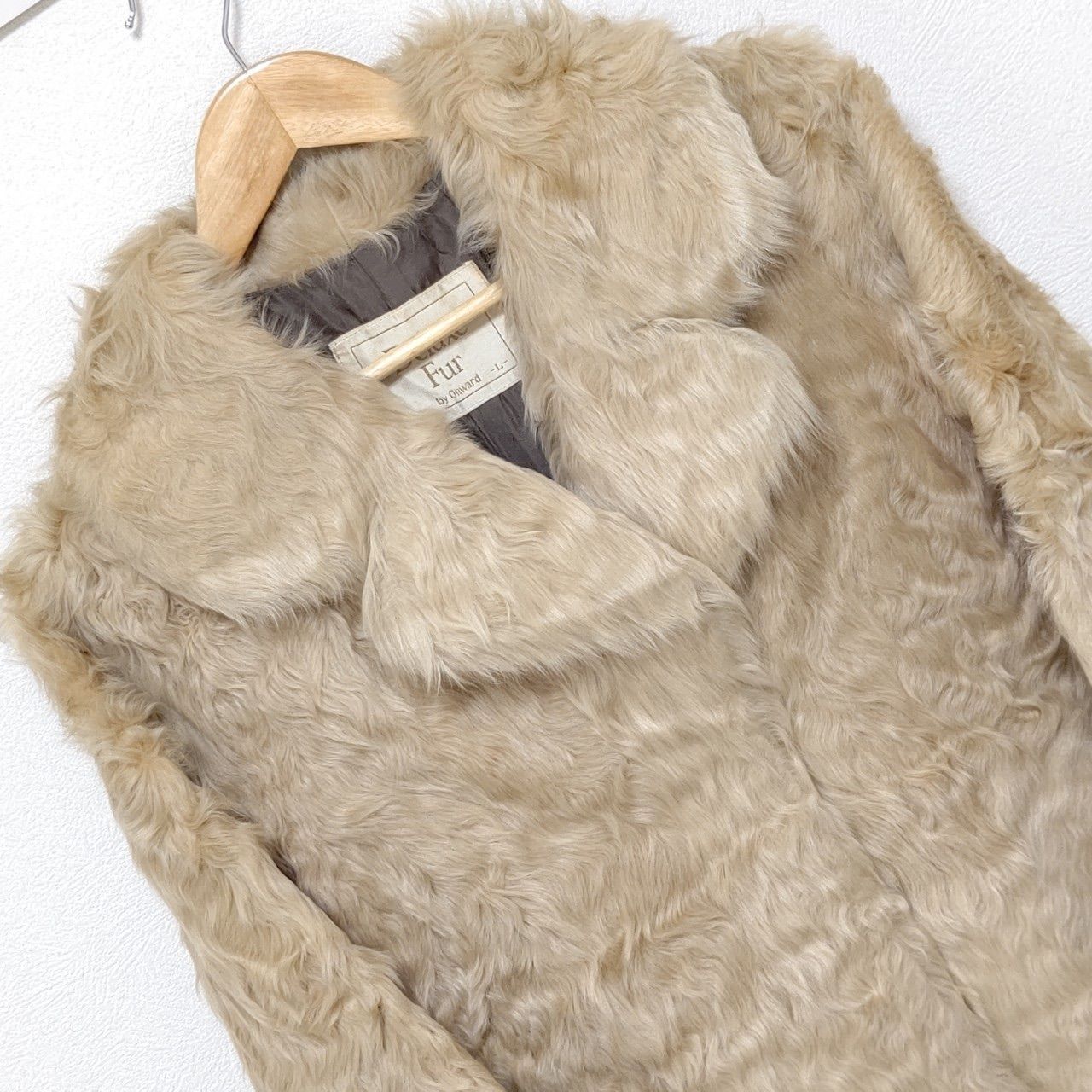 上質 毛皮【Deluxe Fur by Onward】デラックスファー オンワード ファーコート アウター 上品 お洒落 高級感 セレブ もこもこ  ふわふわ リッチ ディナー 食事会 ボリューミー ブラウン ベージュ系 レディース サイズL/2074jU