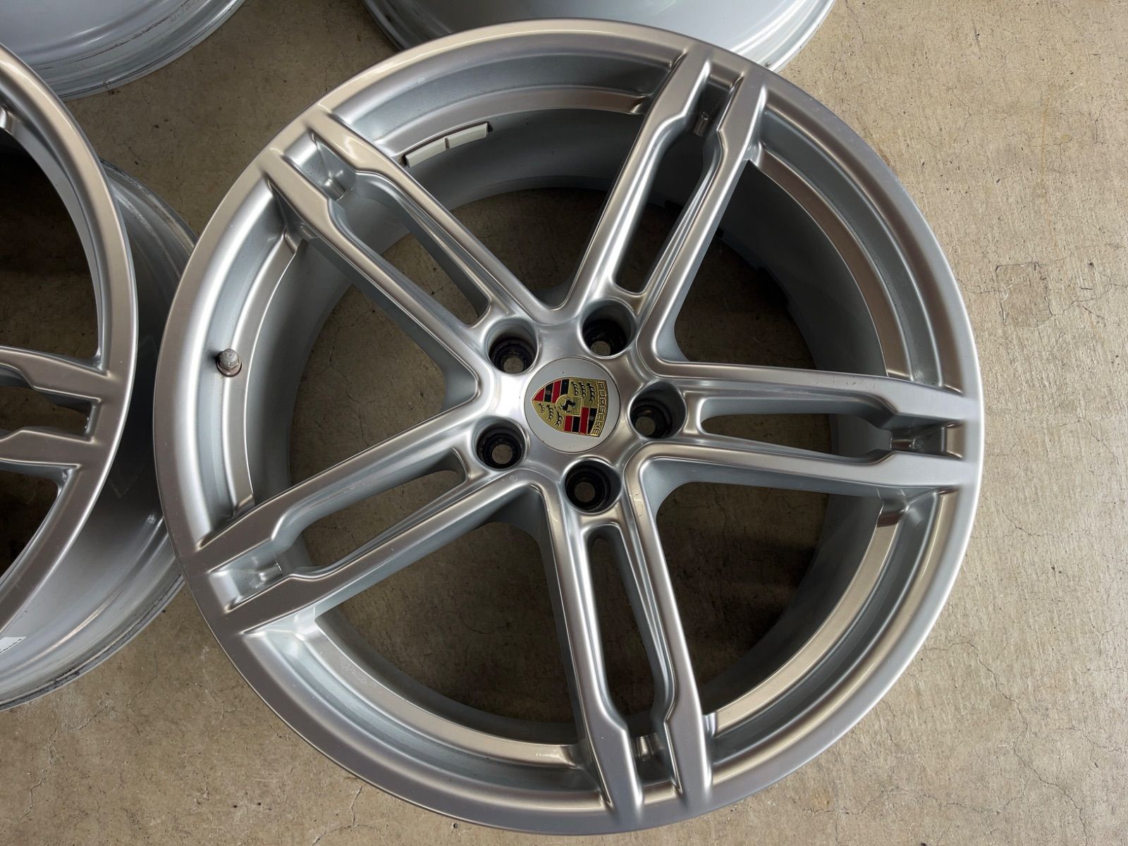 PORSCHEマカン純正ホイール 19インチ スタッドレス 4本セット ポルシェ 