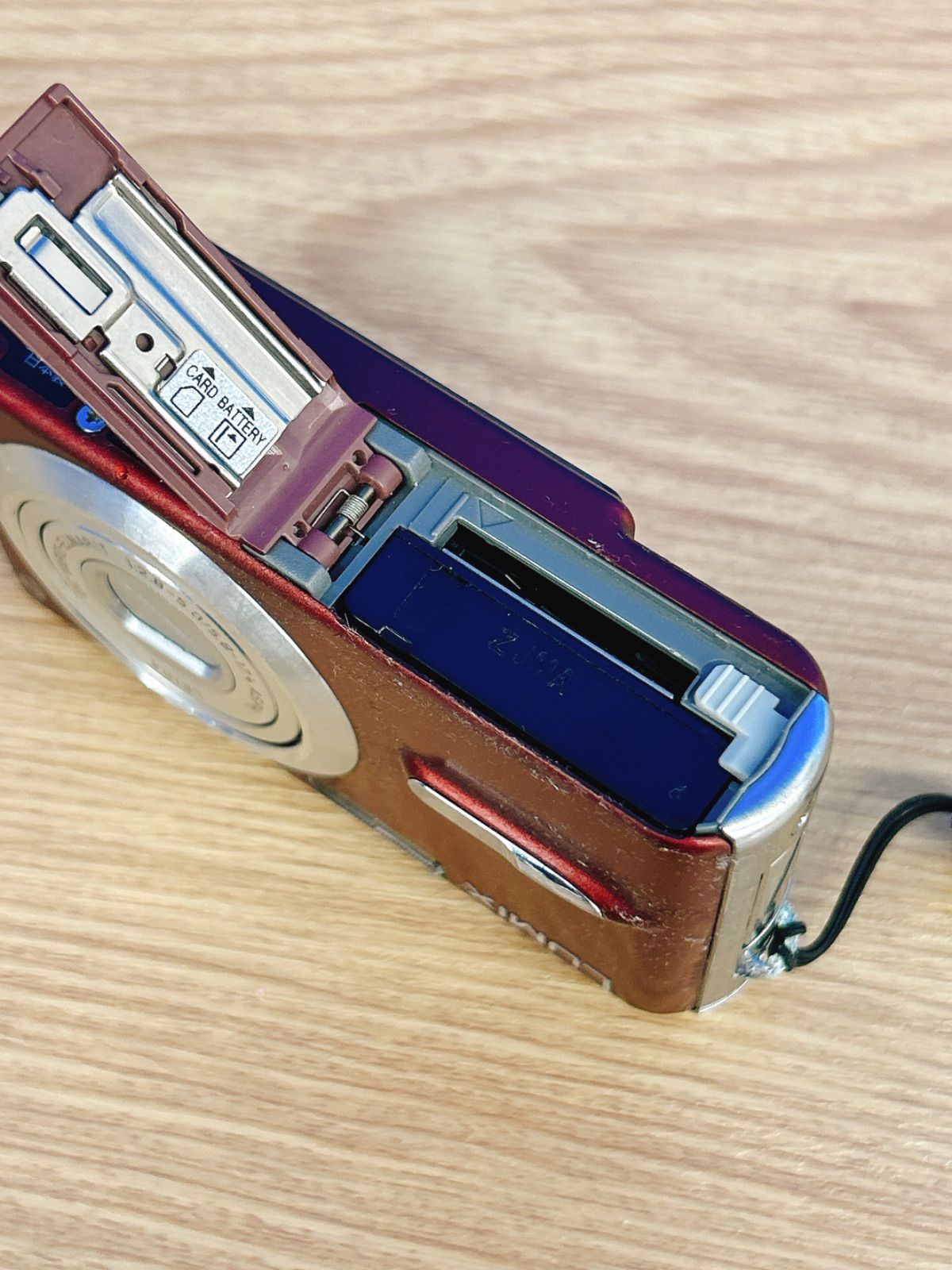 ☆【ジャンク・ベタつき有】Panasonic LUMIX DMC-FX9 レッド