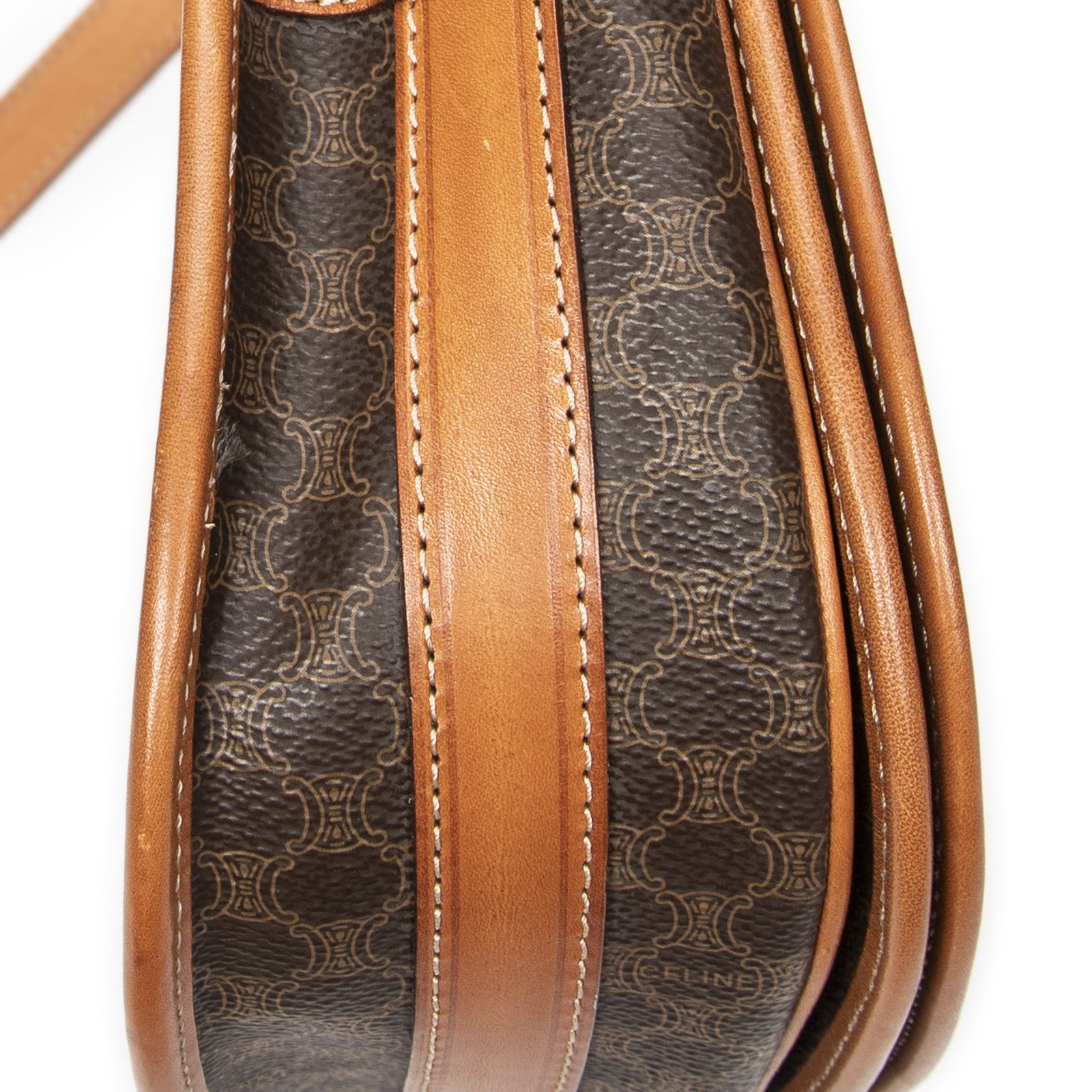 フラップ クロスボディ茶色マカダムPVCキャンバスA