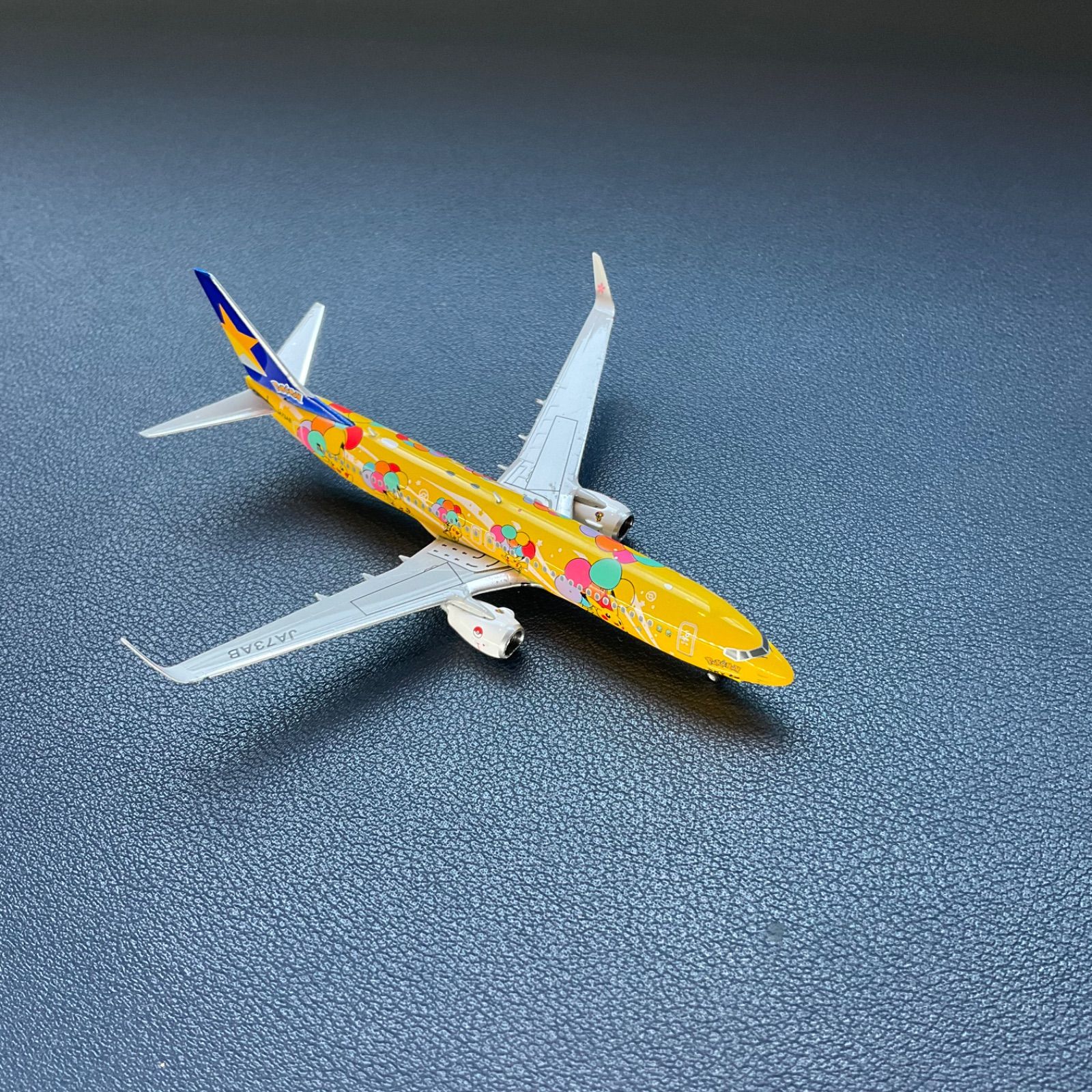 在庫処分大特価!! B737-800 SKYMARC ピカチュウジェット 1/400 