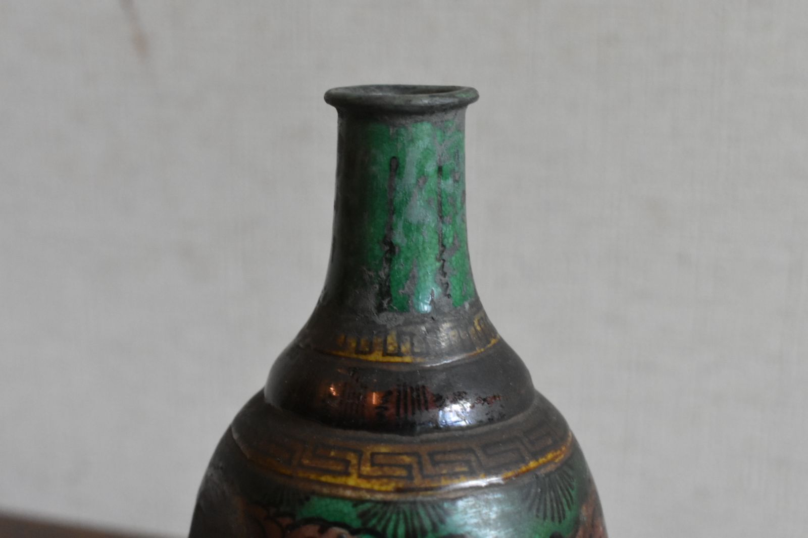 日本のアンティーク 昭和初期 九谷焼 色絵帯絵楼閣山水図一対徳利 酒器・