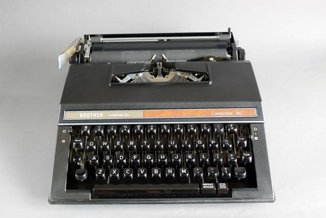 稼働品 昭和レトロ brother タイプライター valiant collection 743