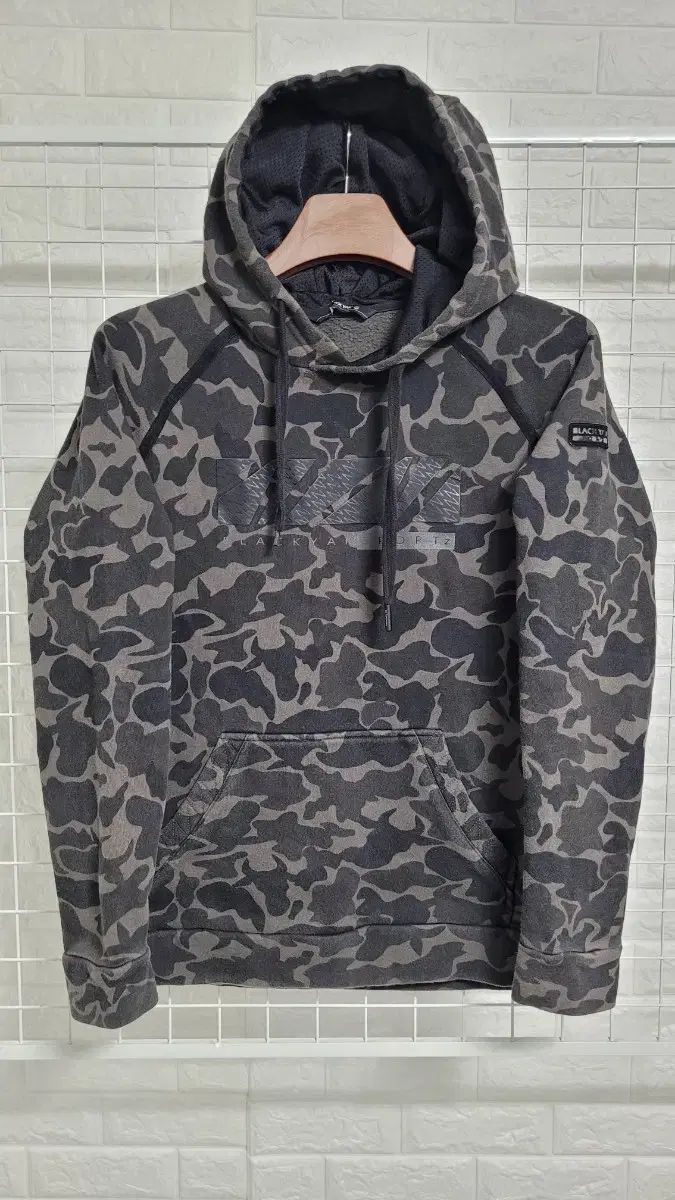 100 BLACK YAK(ブラックヤク) 黒 ビッグロゴ印刷 カモフラージュパターン ミリタリー フード付きTシャツ L