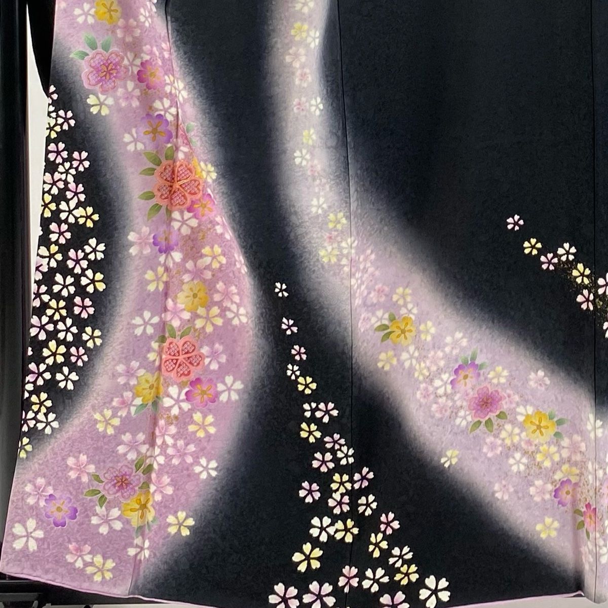 振袖 身丈158.5cm 裄丈69.5cm L 袷 桜 金糸 金彩 黒 正絹 美品