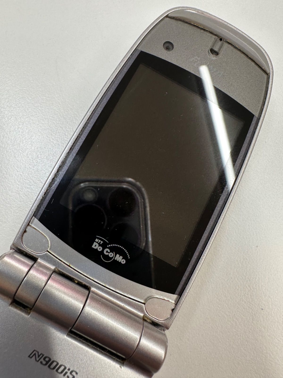 ドコモのガラゲー3機種／ジャンク品。ディスプレイに…【既に使わない携帯電話です】 ドコモのガラゲー3機種／ジャンク品。ディスプレイに…【既に使わ