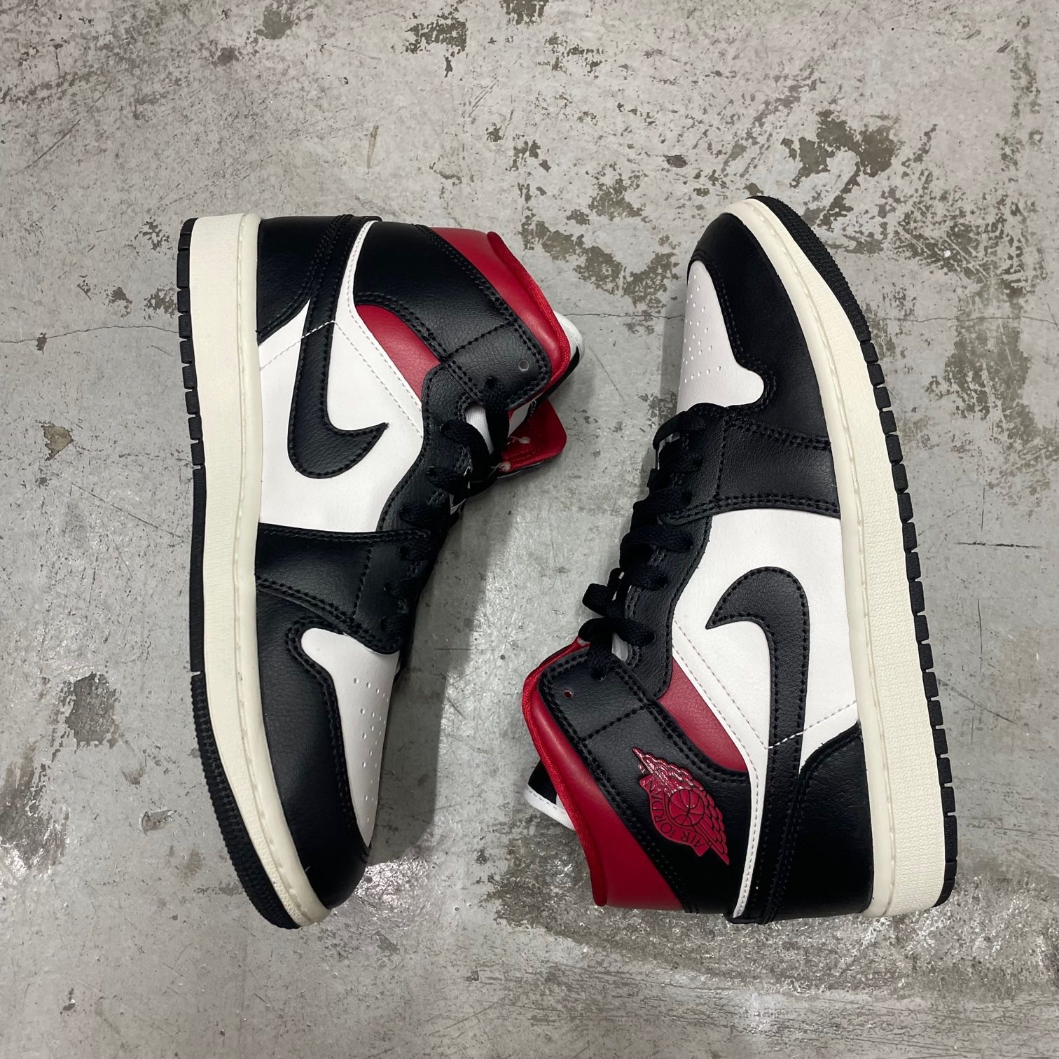 新品 国内正規 Nike WMNS Air Jordan 1 Mid Black/Gym Red BQ6472-061 