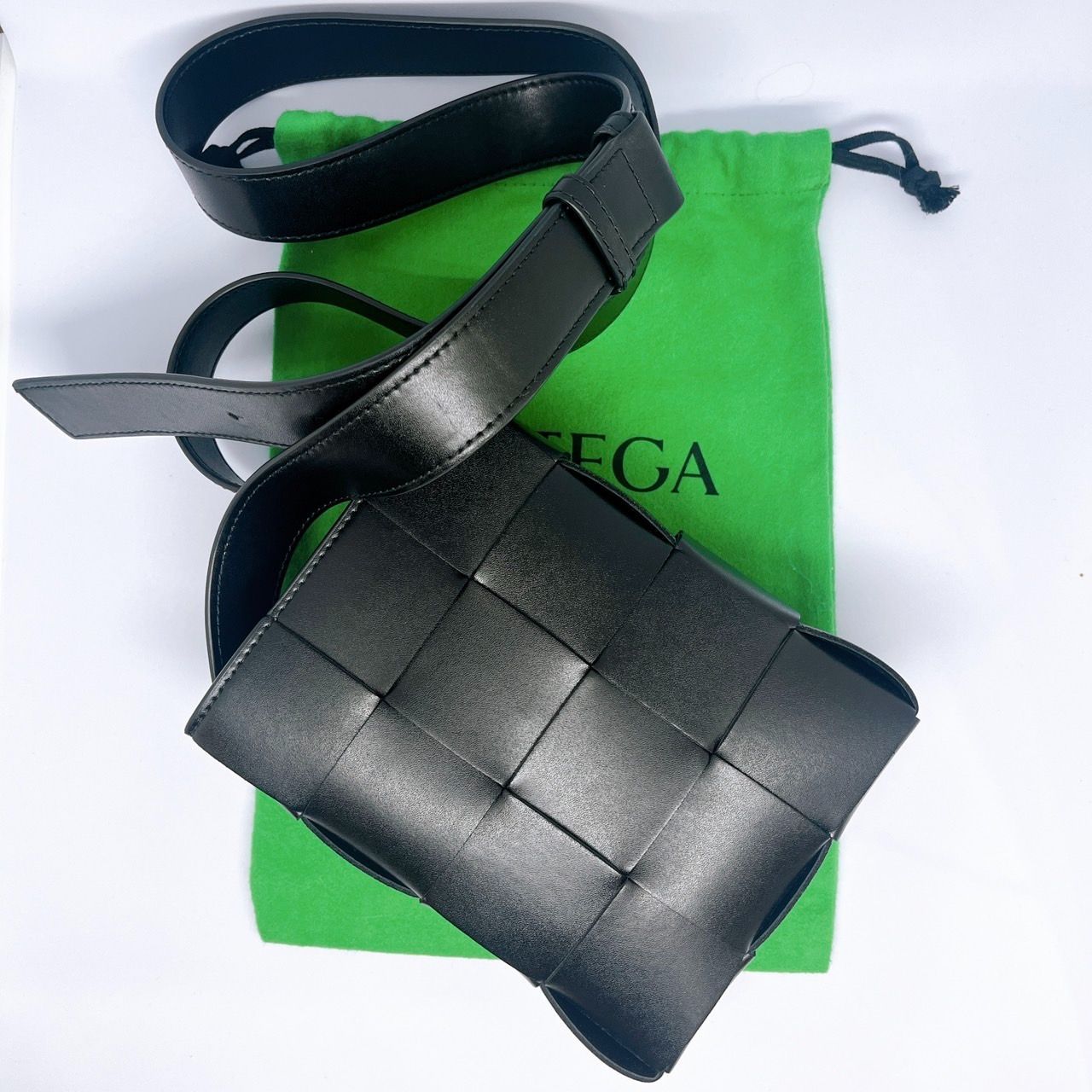 未使用品 ボッテガ ヴェネタ (BOTTEGA VENETA)カセットフォンポーチ