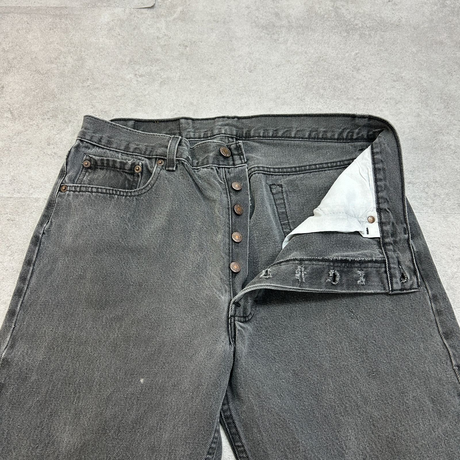 501　王道　ストレート　ボトムス　デニム　古着　ブラック　黒　スミクロ　W36 古着通販】Levi's リーバイス 501 先染め ブラックデニムパンツ