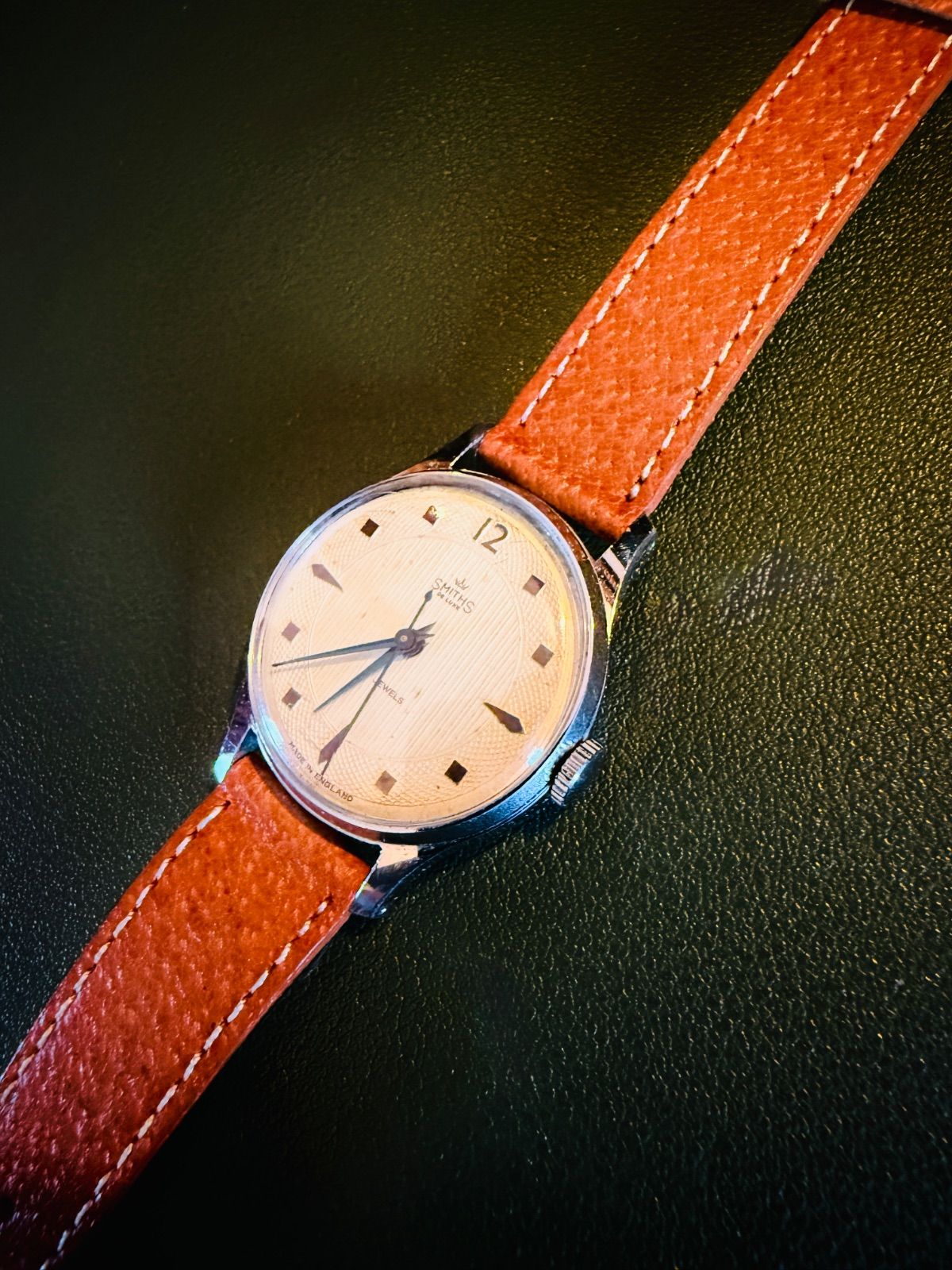 美品 SMITHS DE LUXE 白文字盤 ヴィンテージ時計 1950年代製 美品 SMITHS DE LUXE 白文字盤 ヴィンテージ時計 1950年代製