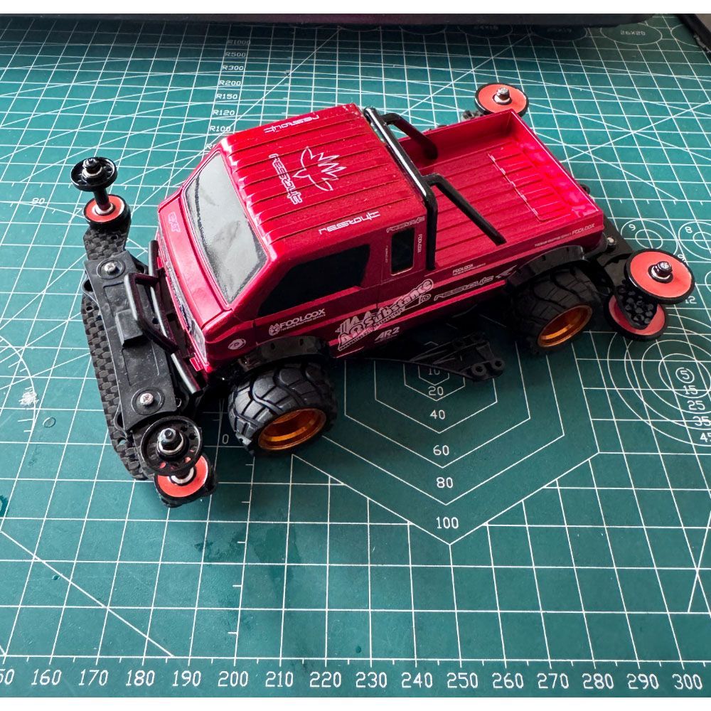 ミニ四駆 FMAシャーシ 赤いトラック 塗装ボディ 可動式のドラゴンヘッドとフェニックステール 発光機能付き 完成品モデルカー 社外品