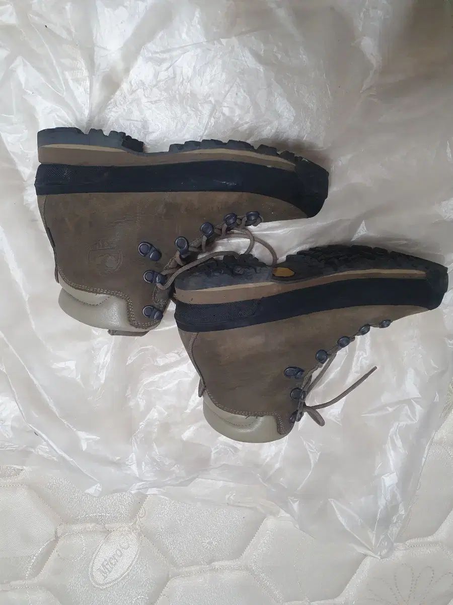 AKU イタリア製ハイキングブーツ