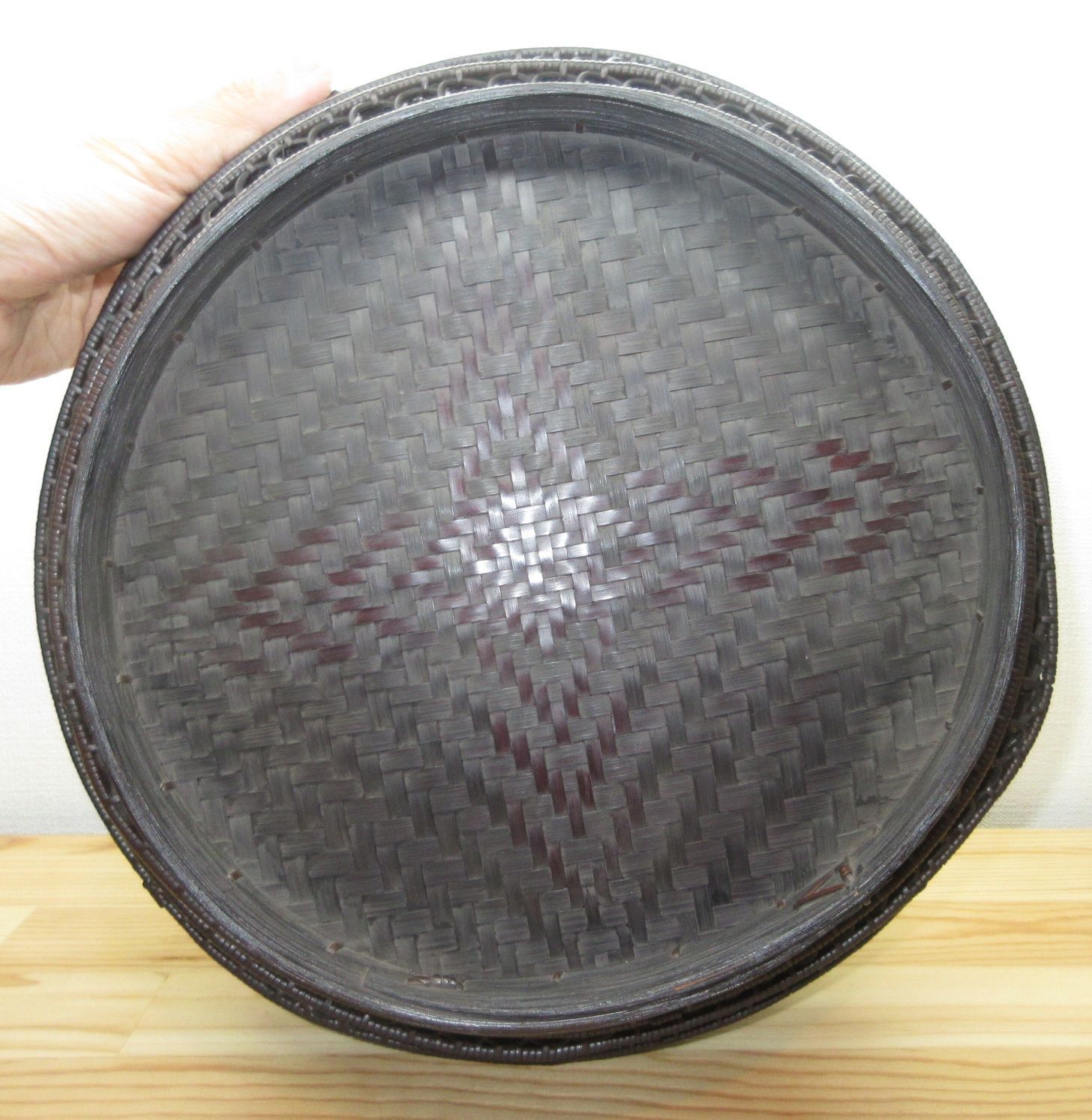 送料込【逢絢亭】茶道具 水屋道具 炭斗 唐物写 輪組炭斗 篭師 竹笠斎 共箱入り 送料込【逢絢亭】茶道具 水屋道具 炭斗 唐物写 輪組炭斗 篭師 竹