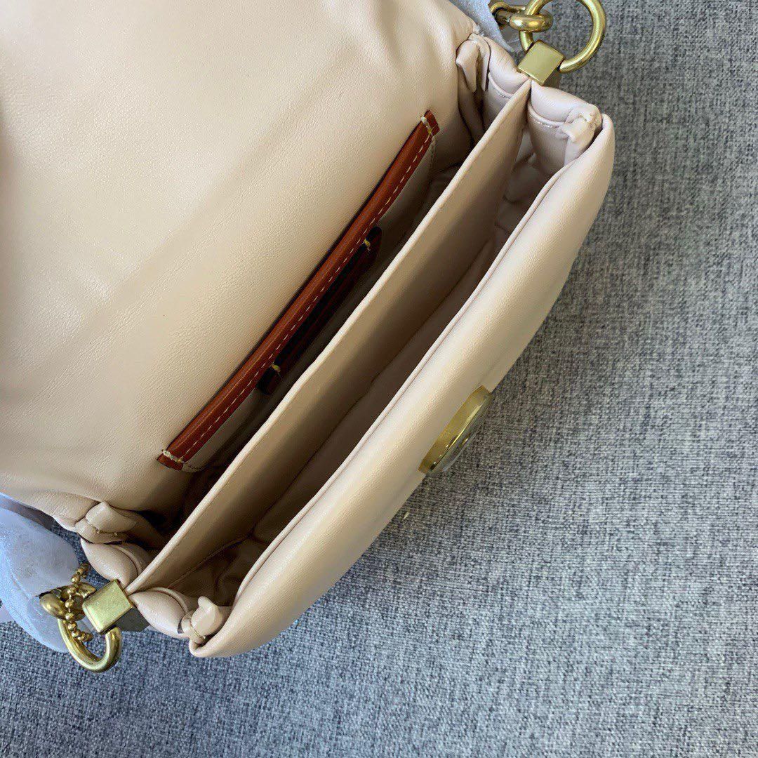 COACH ピロータビーショルダーバッグ