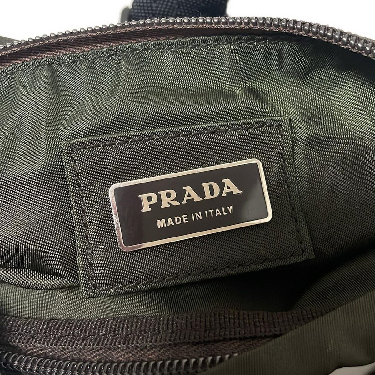 PRADA(プラダ) ウエストポーチ - ダークグリーン - メルカリ