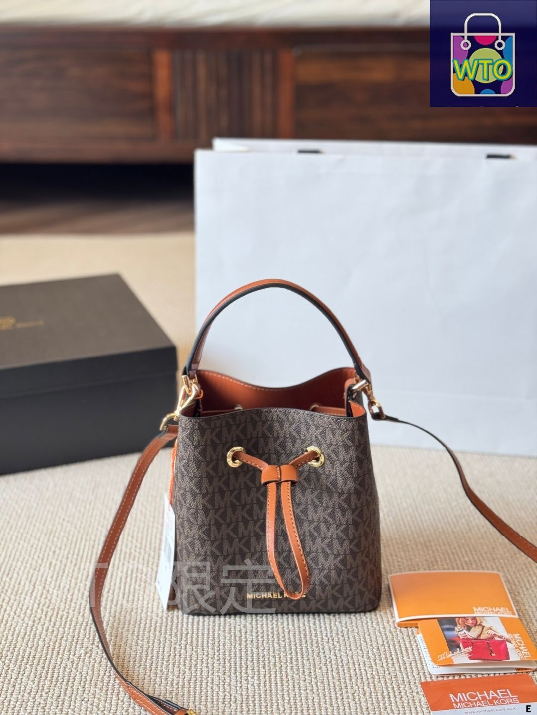 マイケルコース　bag 美品 MICHAEL KORS トートバッグ MK SIGNTURE TOP ZIP TOTE MEDIUM