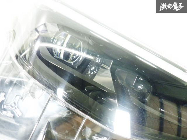 中古　ヤリス　右ヘッドライト トヨタ 純正 MXPB10 MXPB15 ヤリス クロス LED ヘッドライト