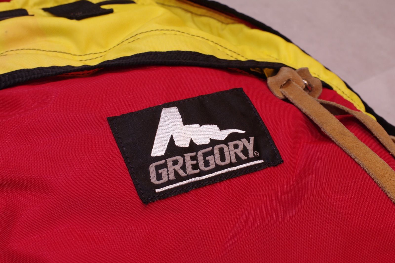 00年代 GREGORY DAYPACK グレゴリー デイパック赤黄 アメリカ製 - メルカリ
