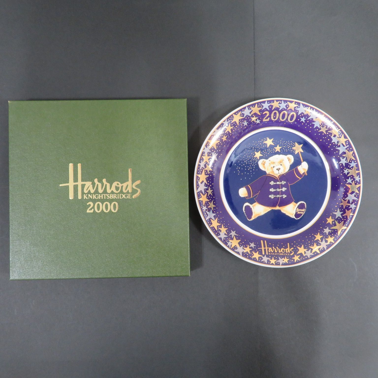 3219☆Harrods(ハロッズ)□イヤーベアプレート□箱付□Merlin