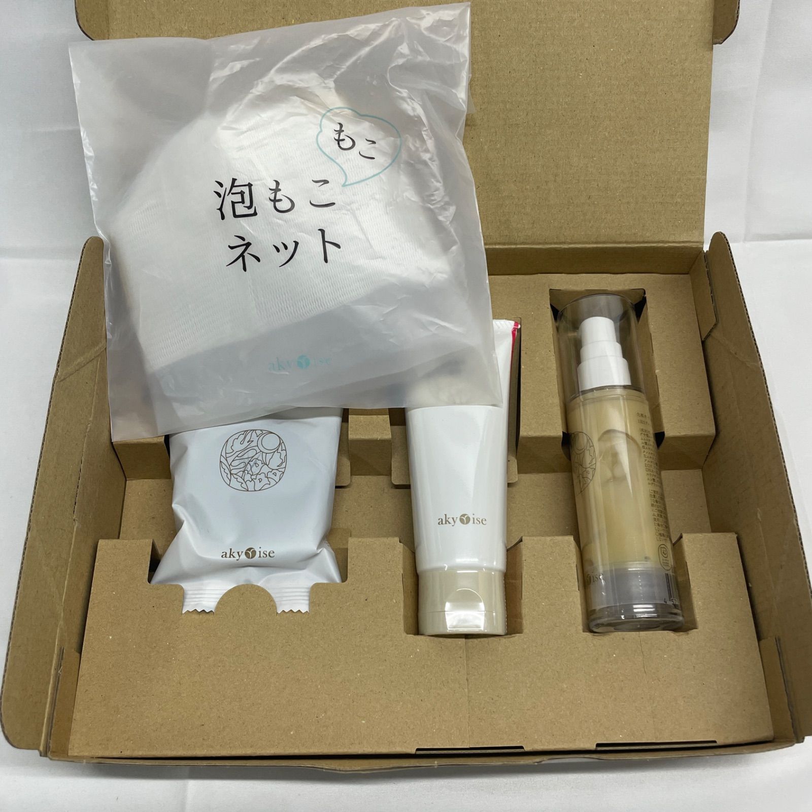 あきゅらいず　洗顔＆スクラブ＆クリームセット Amazon.co.jp: 【公式】akyrise（あきゅらいず）スキンケアセット 泡石