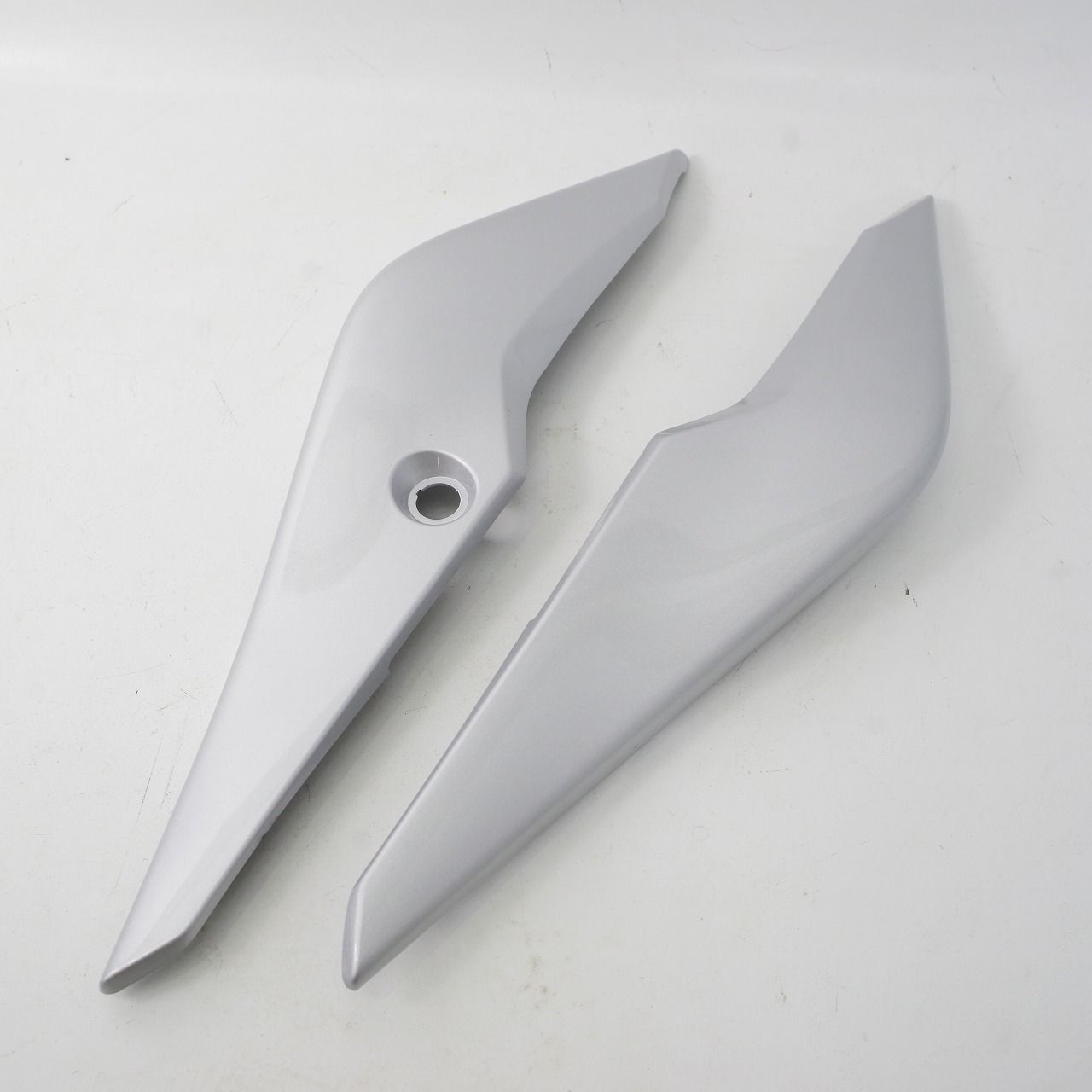 ホンダ CBR250R(MC41) 純正 シートカウル左右 シルバー 83680-KPP-T000