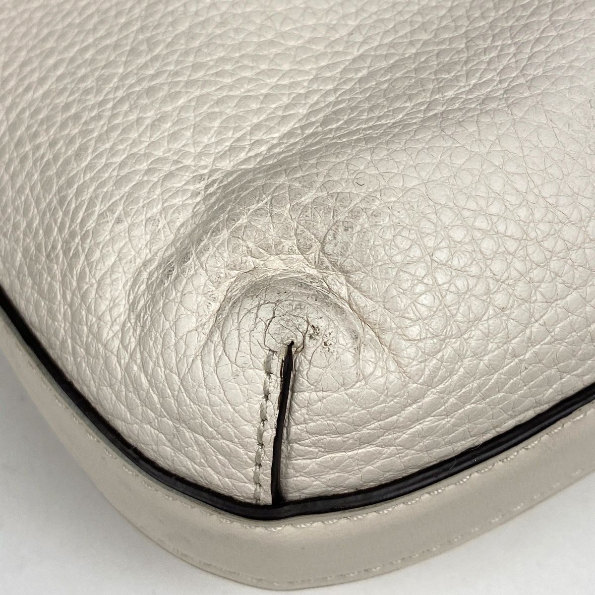 COACH ショルダーバッグ　白　オフホワイト　A4 サイズ　シボ　本革 コーチ COACH ロゴ ショルダーバッグ 斜め掛け ショルダーバッグ
