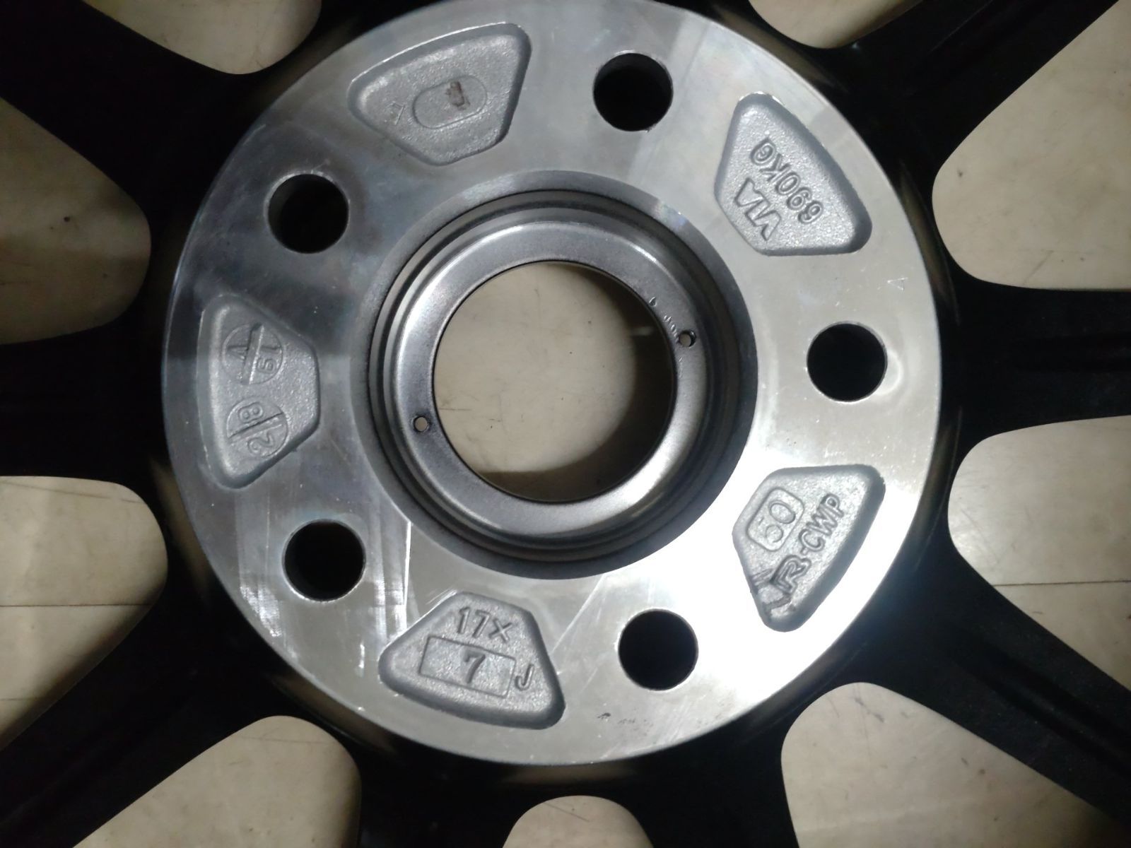 17×7.0J 50