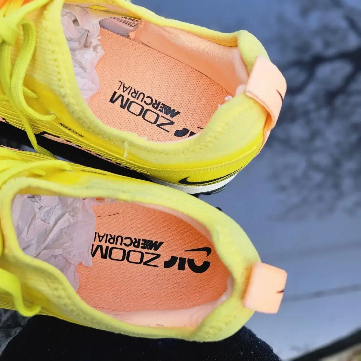 NIKE