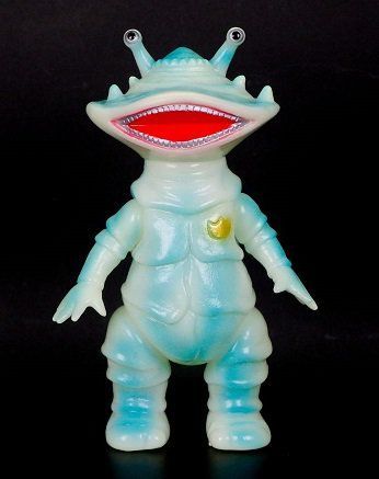 ブルマァクの怪獣シリーズ リトルカネゴン(蓄光ブルー) - メルカリ