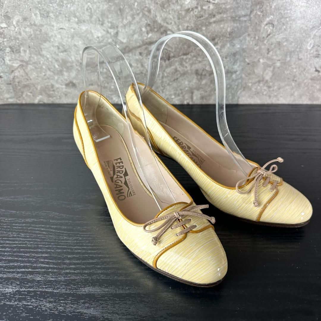 フェラガモ パンプス LEO70 5C ベージュ エナメル フォーマル