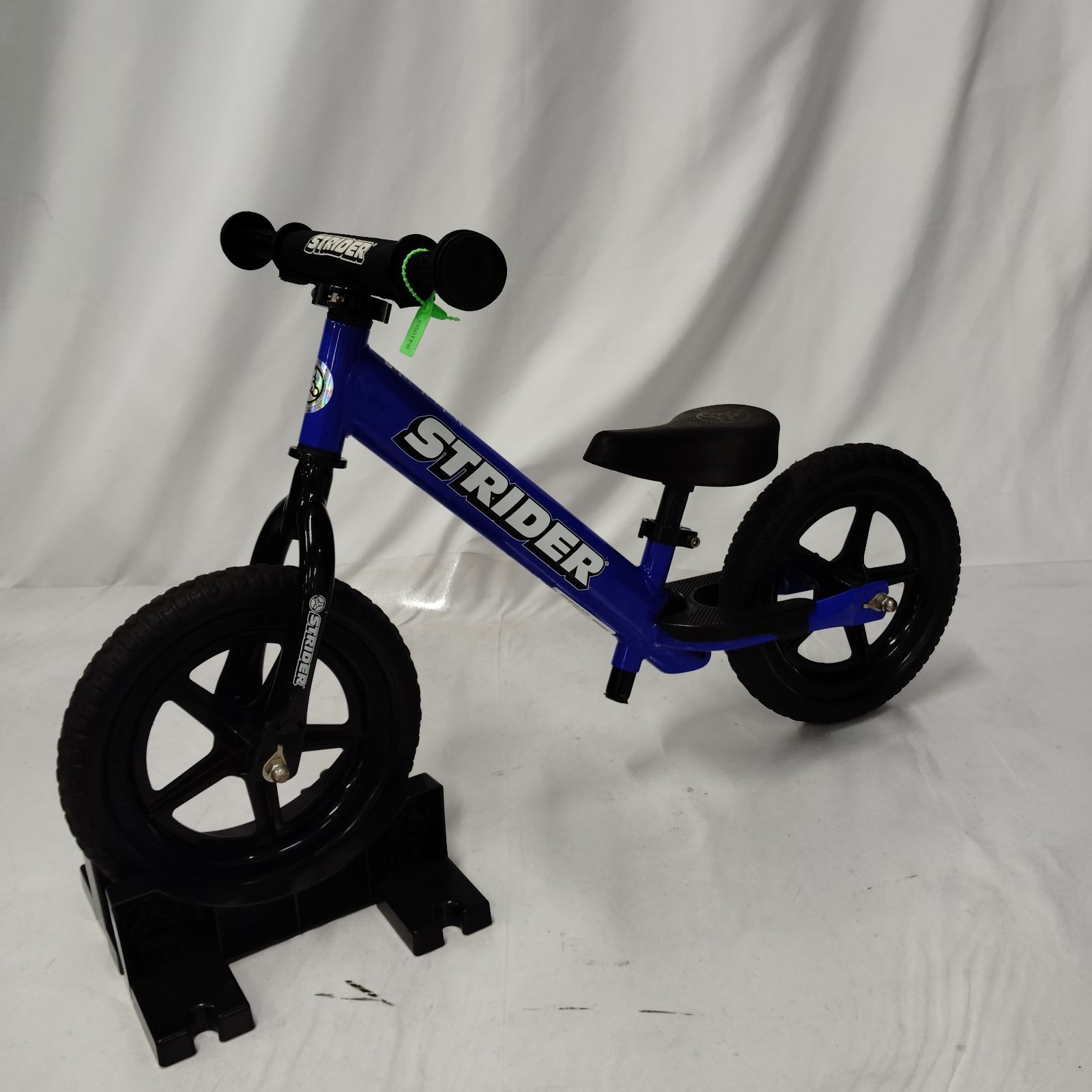 美品 人気カラー STRIDER SPORT ストライダー スポーツ 12インチ
