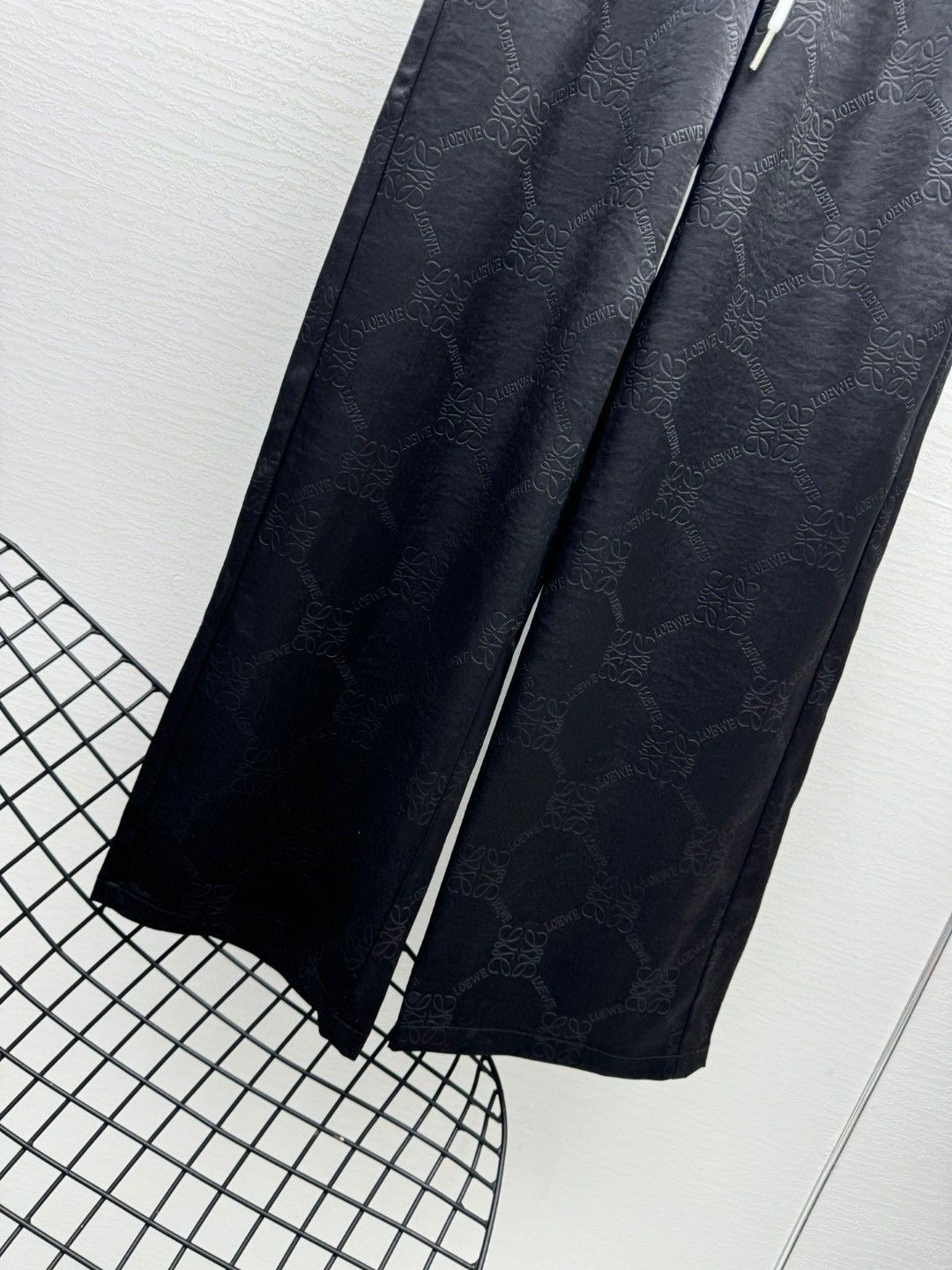LOEWEロエベカジュアルパンツ
