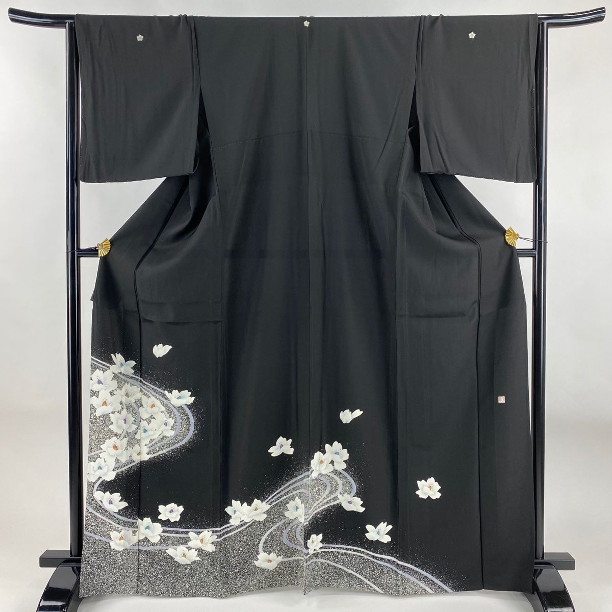 黒留袖 身丈167cm 裄丈66.5cm M 単衣 落款 花 流水 黒 正絹 名品 五つ紋