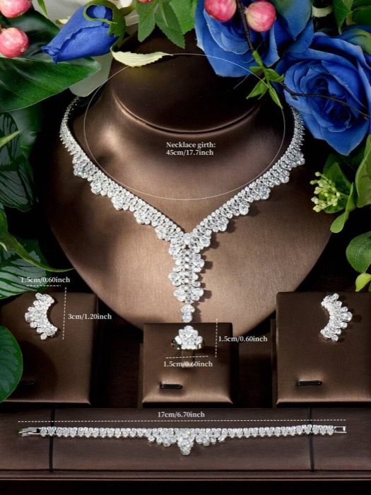 非対称的なキュービックジルコニア ウォータードロップデコレーション