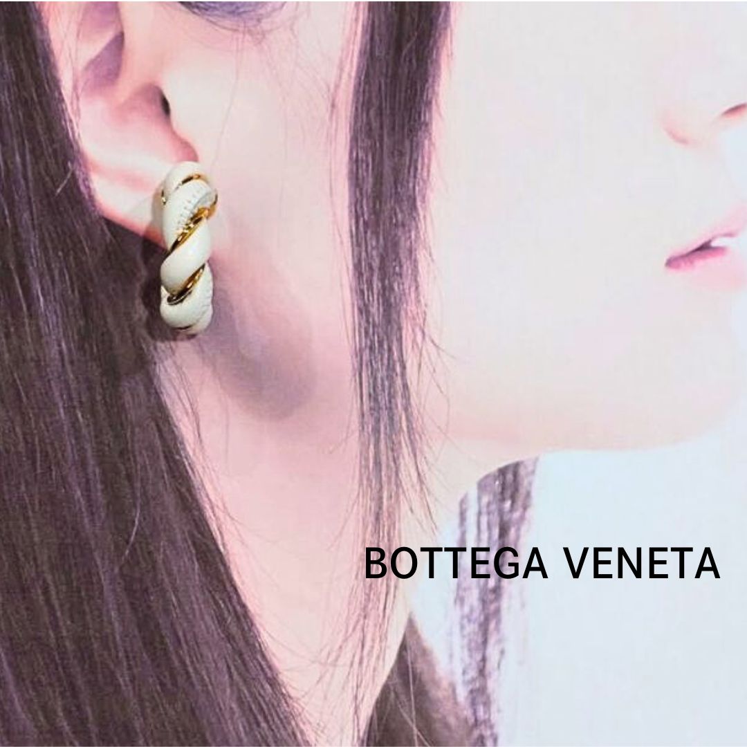 BOTTEGA VENETA ボッテガヴェネタ ツイスト フープ ピアス レザー 223410-1.jpg