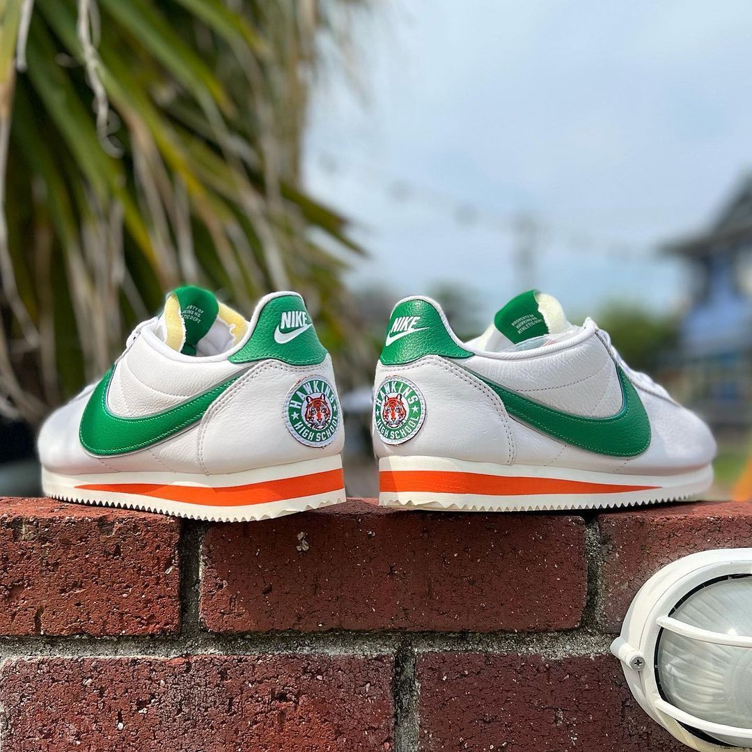 NIKE CLASSIC CORTEZ QS STRANGER THINGS ナイキ X ストレンジャー シングス クラシック コルテッツ スニーカー  ホーキンス高校 【MEN'S】 white/pine green-comic cray CJ6106-100 - メルカリ