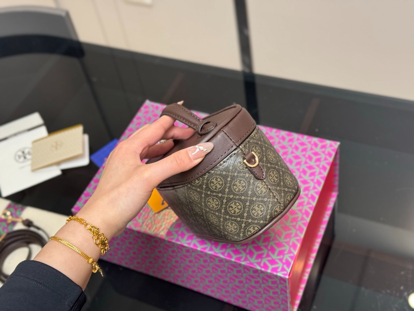 今日特価】Tory Burch TB ニュー ボックスバッグ - メルカリ