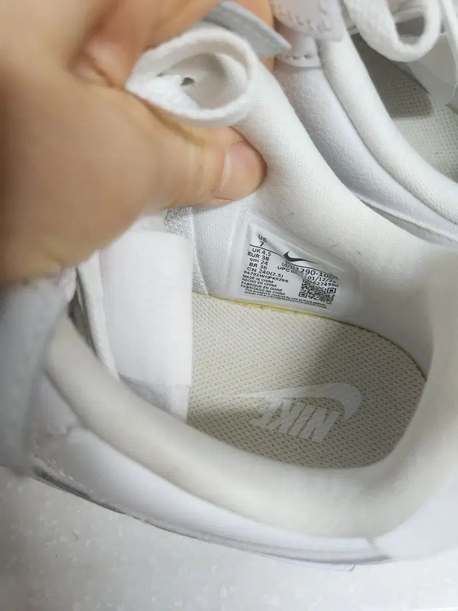 NIKE
