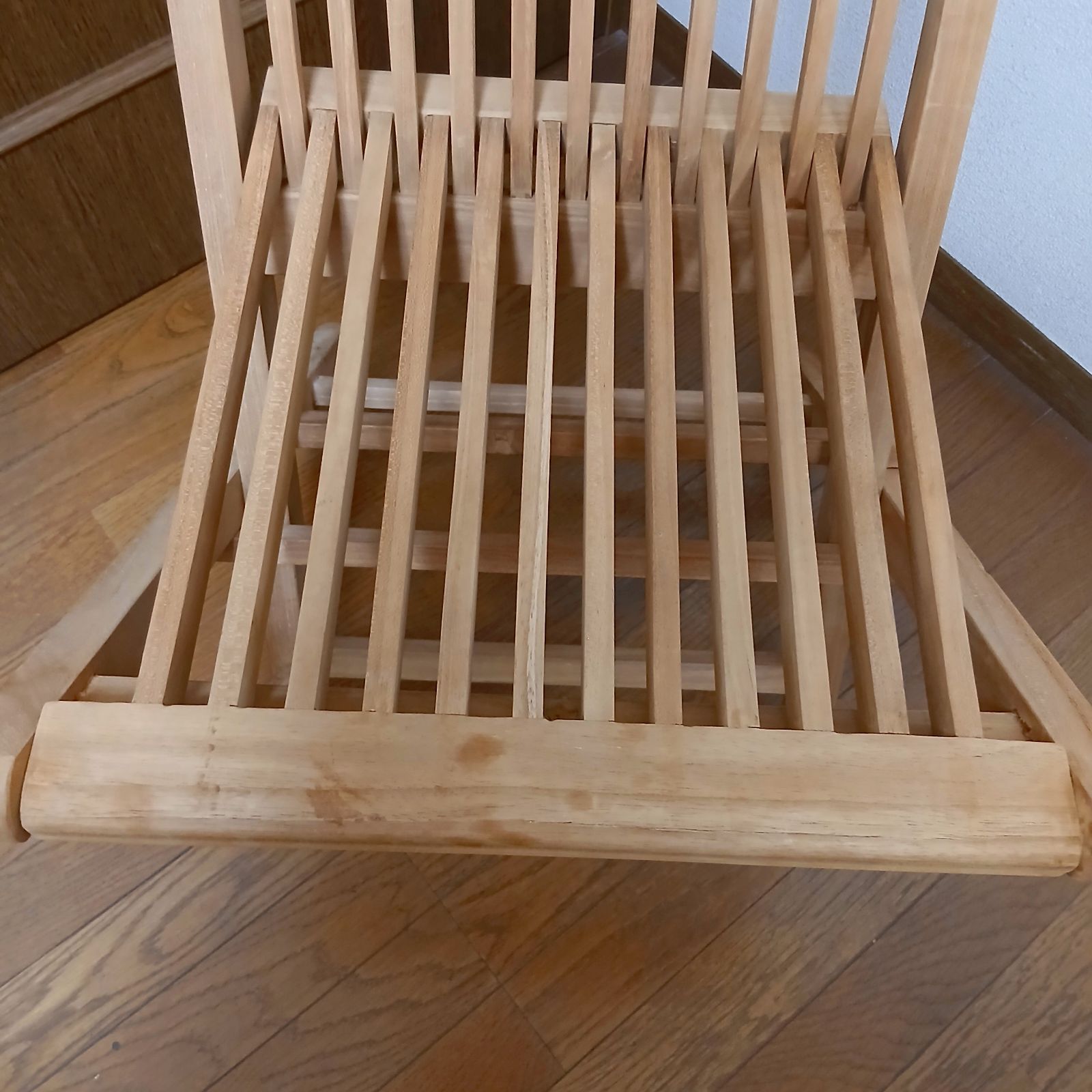 木製　スラットデザイン椅子　折りたたみ　 天然木 　ガーデンチェア 1脚 木製 スラットデザイン椅子 折りたたみ 天然木 ガーデンチェア 1脚