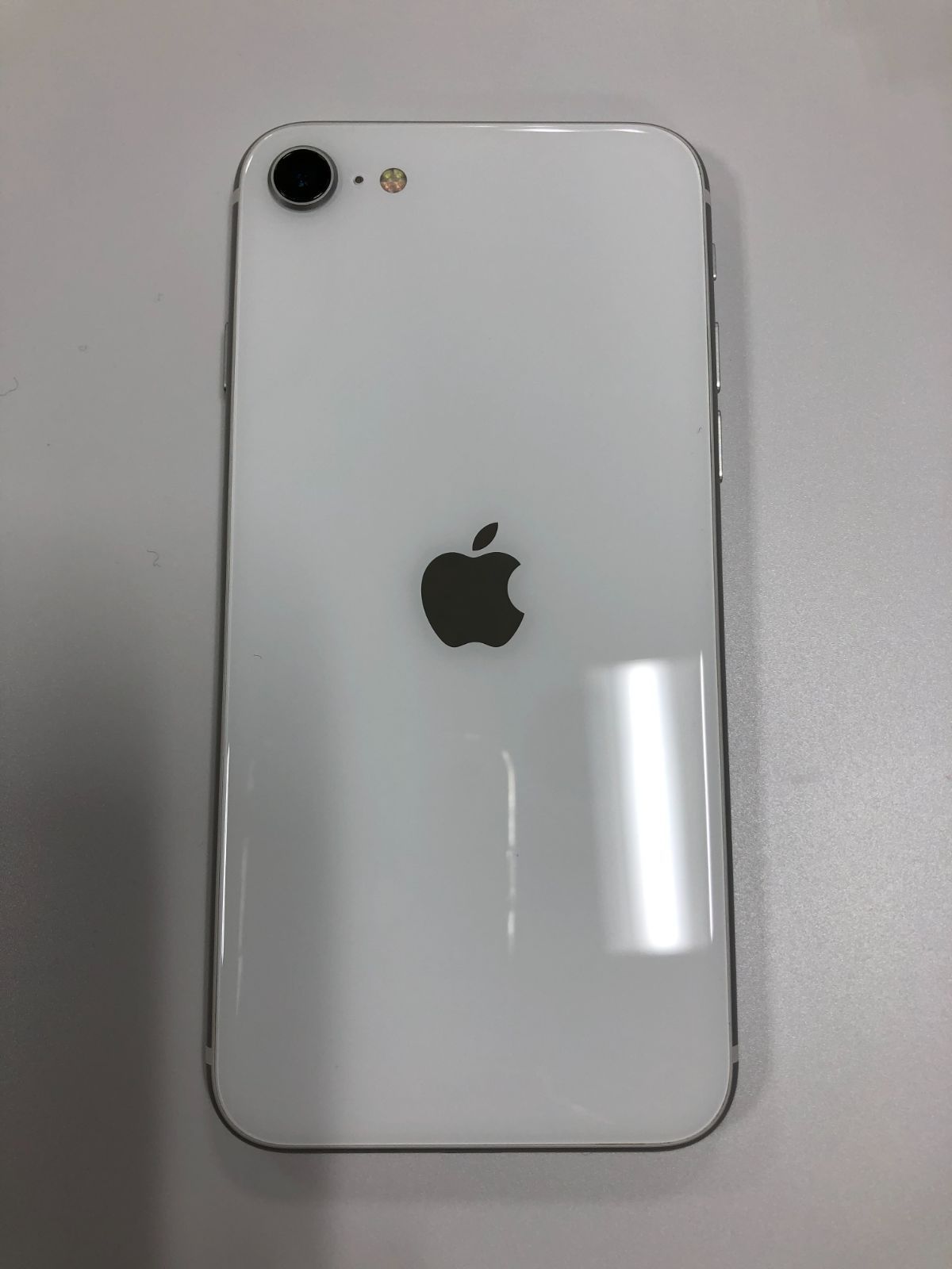 【中古】iPhone SE 第2世代 (SE2) 64GB ホワイト/ブラック バッテリ100％ SIMフリー キャリア無し