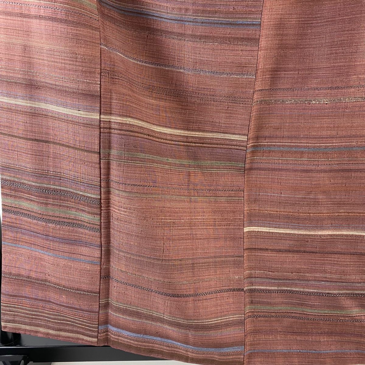 付下げ 身丈158cm 裄丈62.5cm S 袷 曽根武勇 紬 落款 縞 小豆色 正絹  