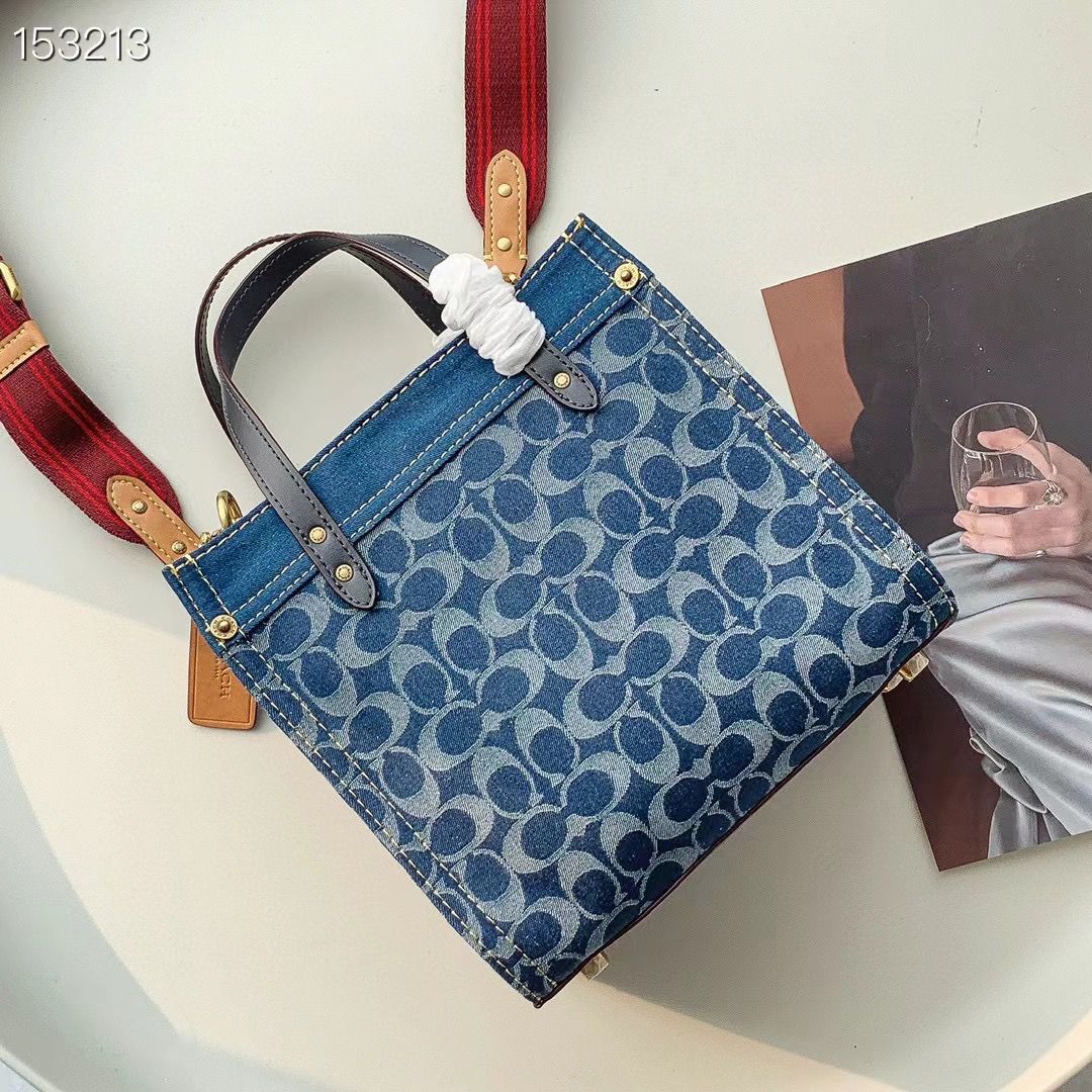 【COACH】コーチ ハンドバッグ ショルダーバッグ デニムインディゴ Denim Field TOTE クラシックの CA580